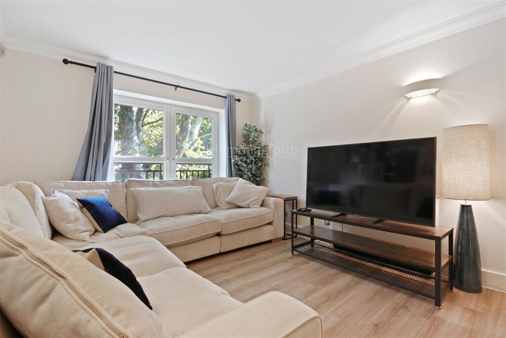 03-800c77426 - AM - Victoria Court, 30 Melville Pl