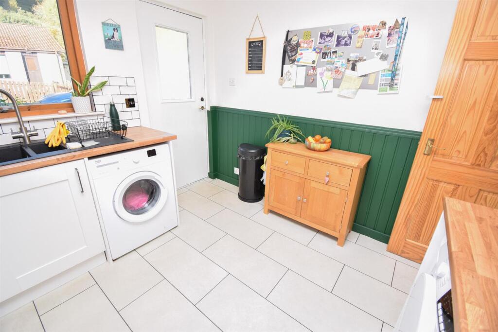 KITCHEN (2).jpg