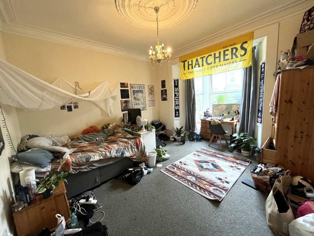 Bedroom 1.JPG