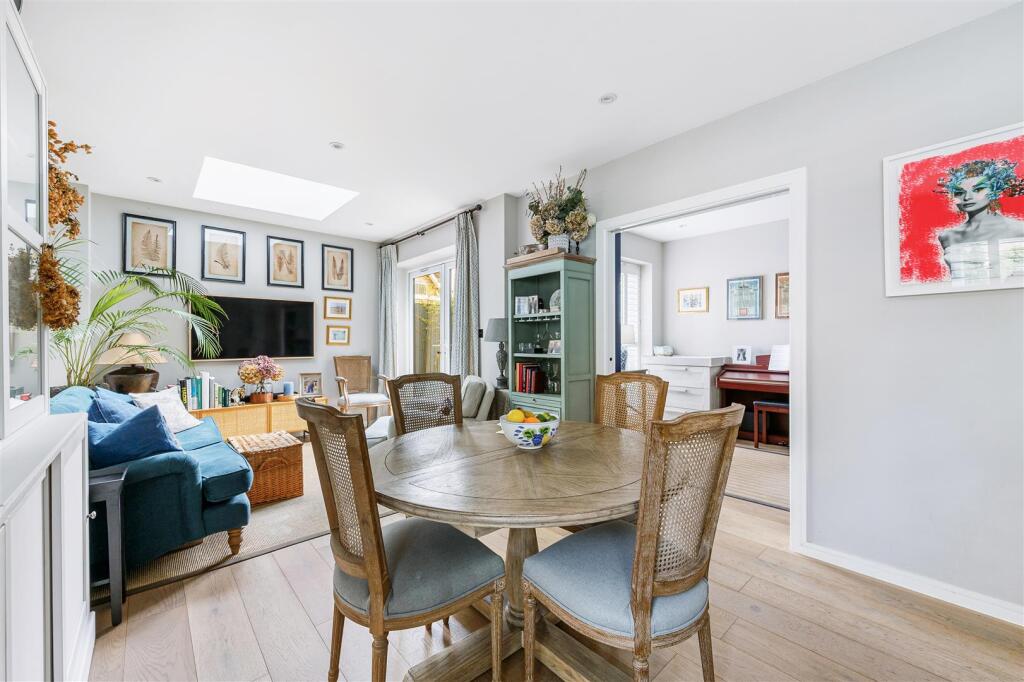 Flat 1 - 145 Avenue Road-5 (2).jpg