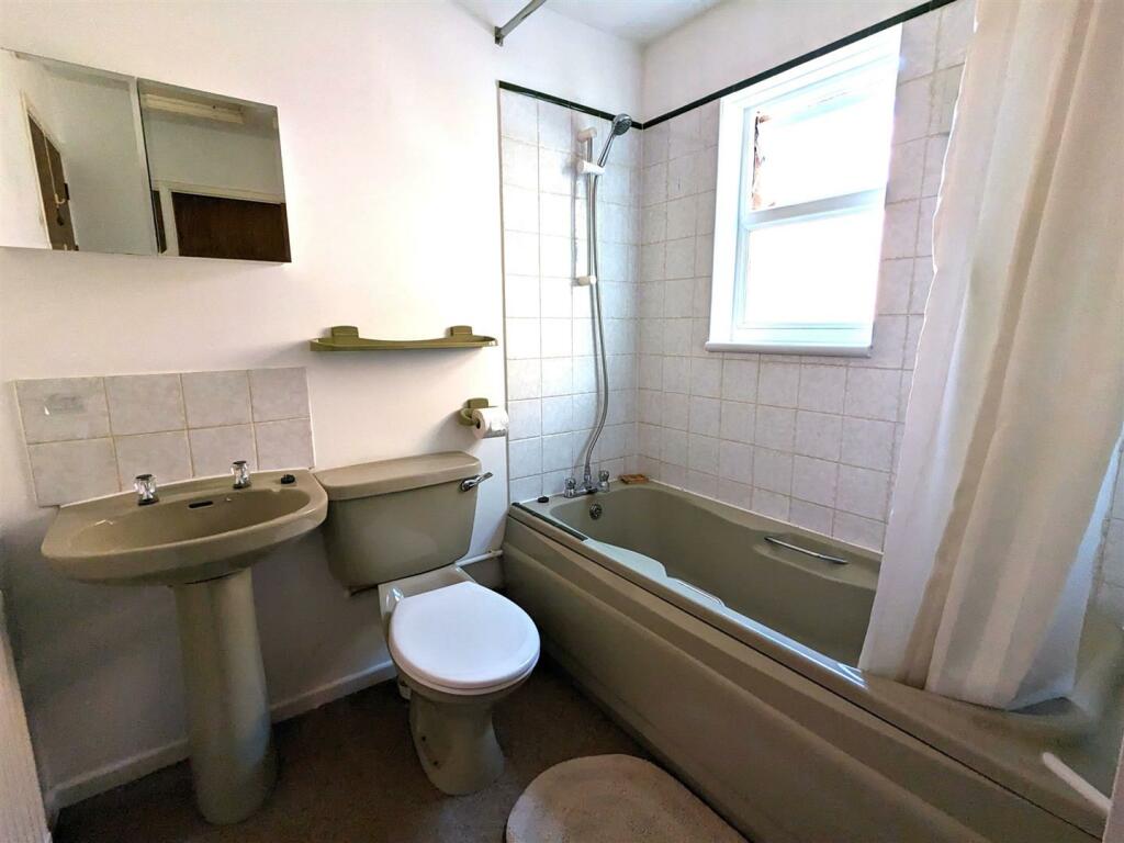 Bathroom.jpg