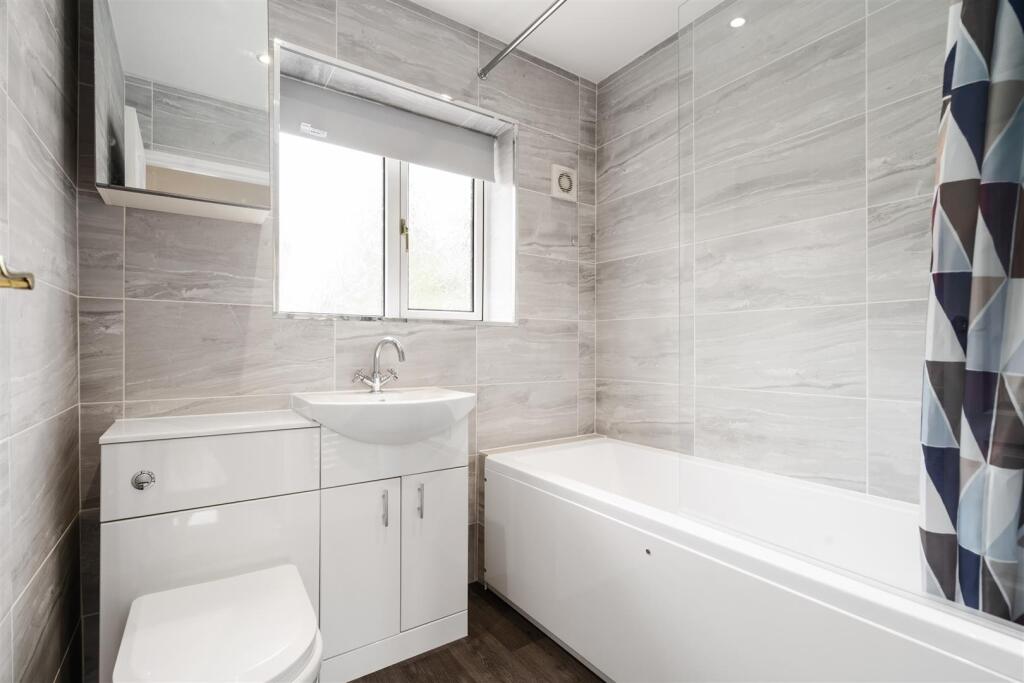 21 Lawnswood Avenue_6.jpg