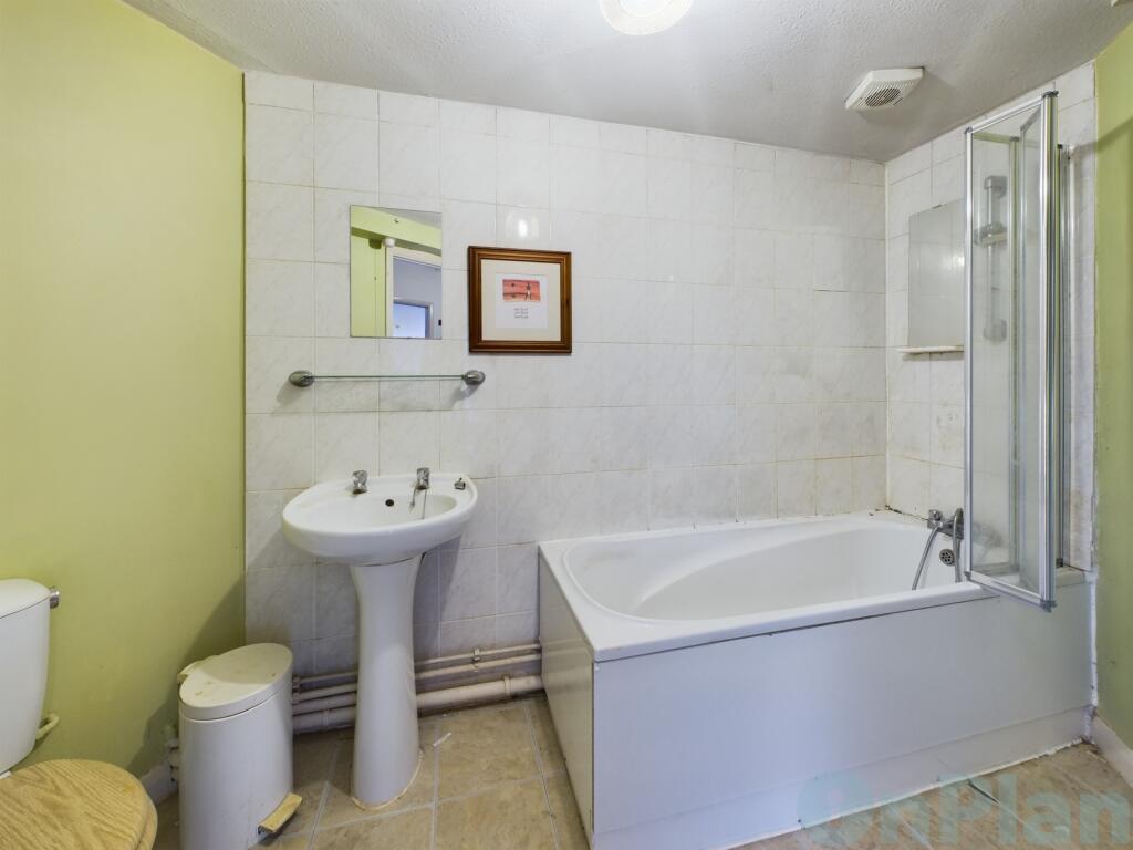 CAM04024G0-PR0016-STILL004