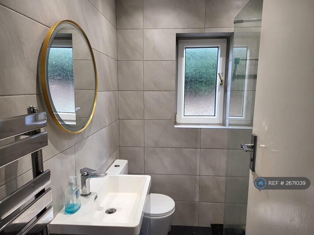 Bathroom With Walkin Shower