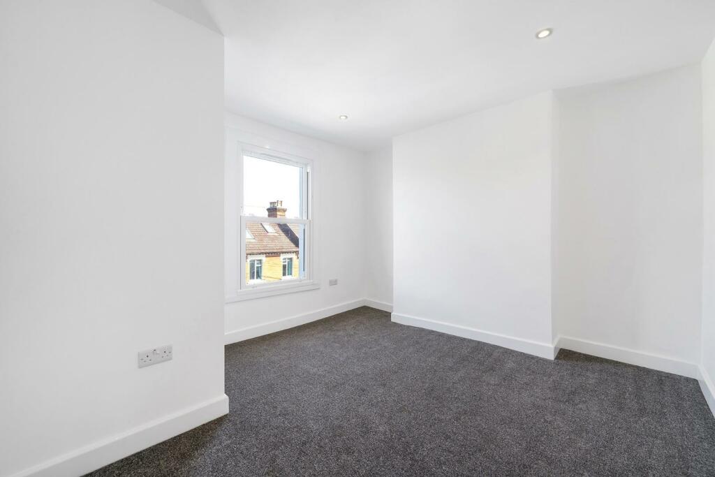 Bedroom 4.jpg