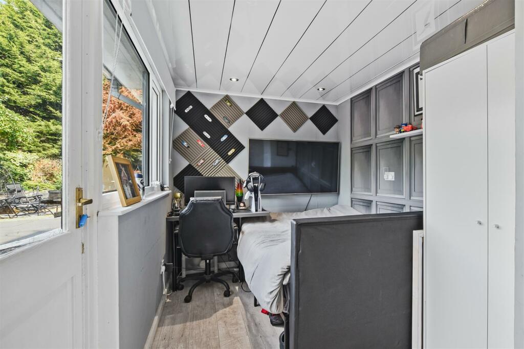 73IrthlingboroughRd16.jpg