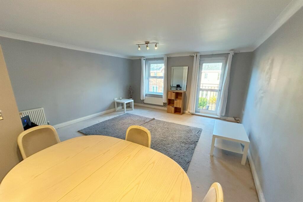 Sitting/Dining Room