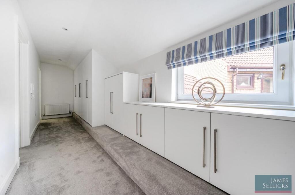 Landing with storage