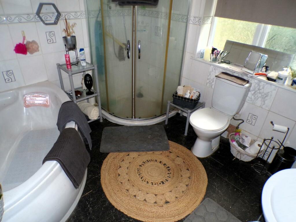 MonsallRd133bath.JPG
