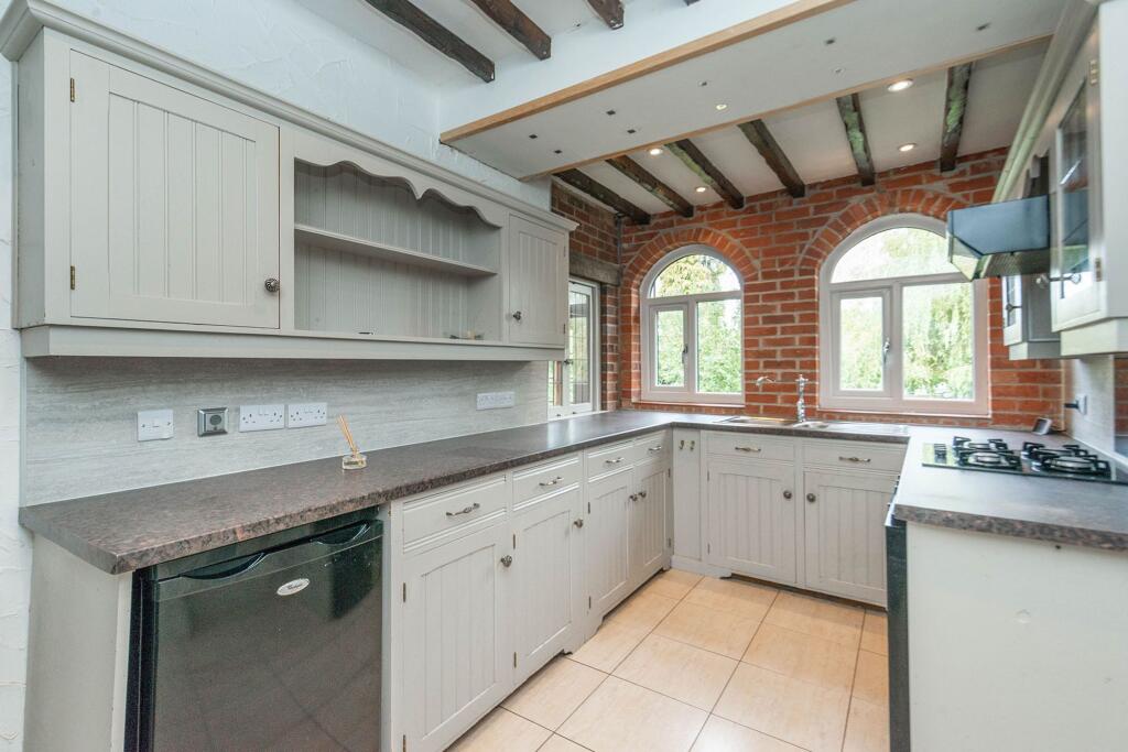 RECEPTION ROOMS AND KI