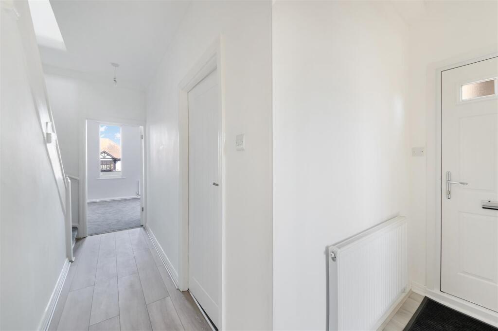 LONDON ROAD,520A-5.jpg