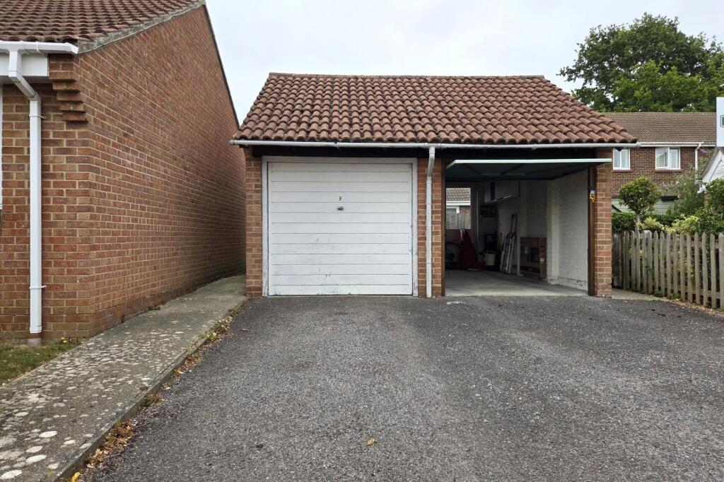 GARAGE/PARKING