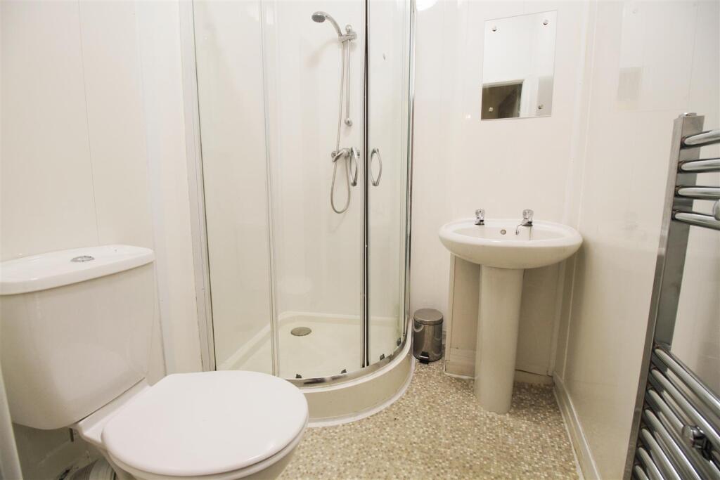 Shower room 1.jpg