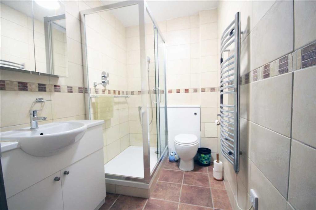SHOWER ROOM/WC