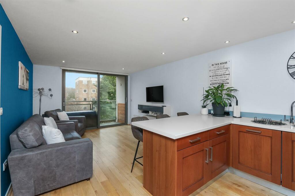 Living room/ Kitchen