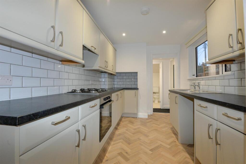 Kitchen 1.jpg