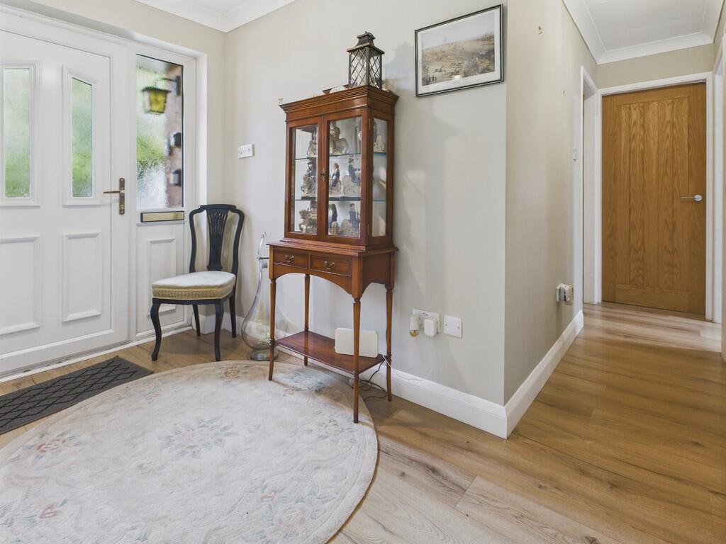 CAM04273G0-PR0136...