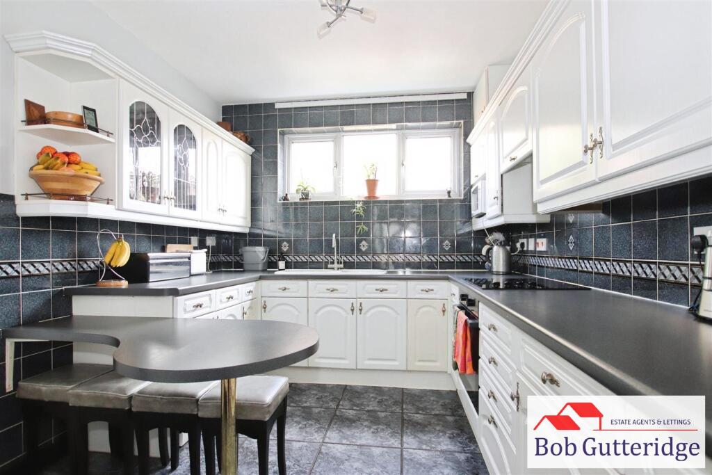 FITTED KITCHEN / BREAKFAST ROOM