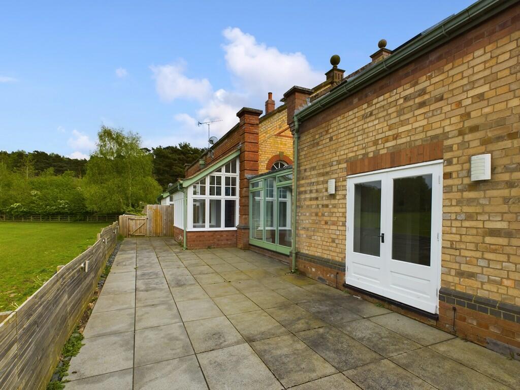 12-Rear_Garden-E
