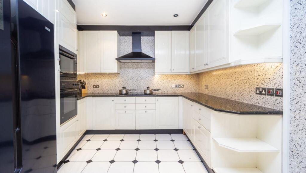 strath4-kitchen-jpg-3