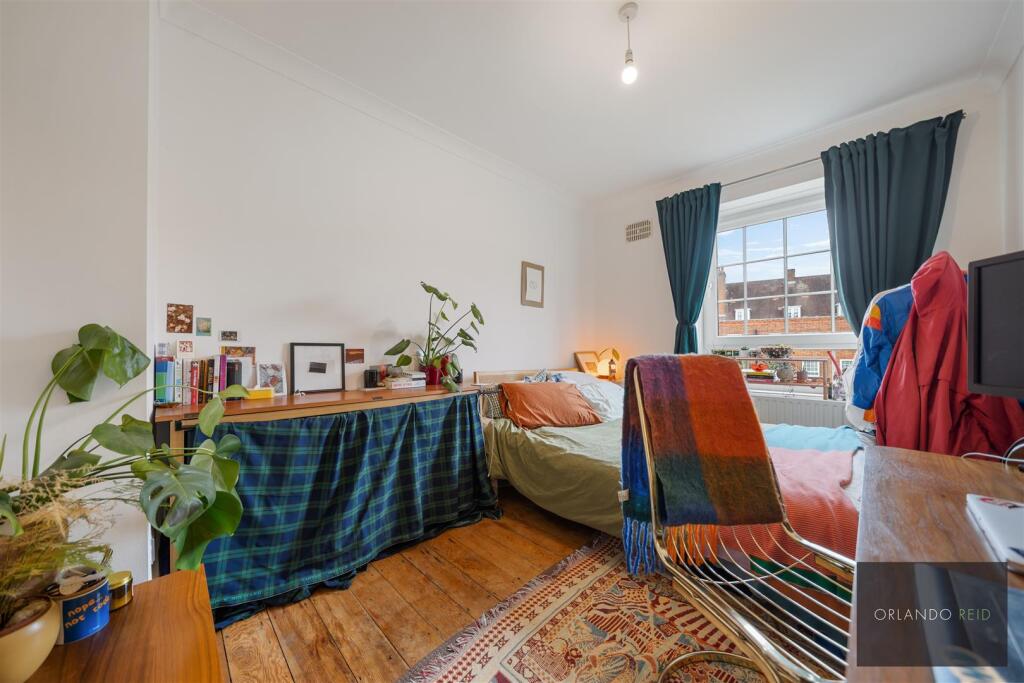 Flat 57, Stockwell Gardens SW9 0RY-6.jpg