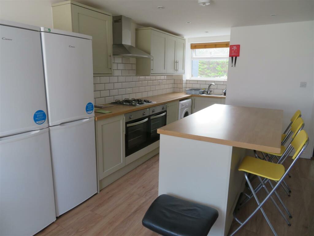 1 Stansted Road Kitch2.JPG