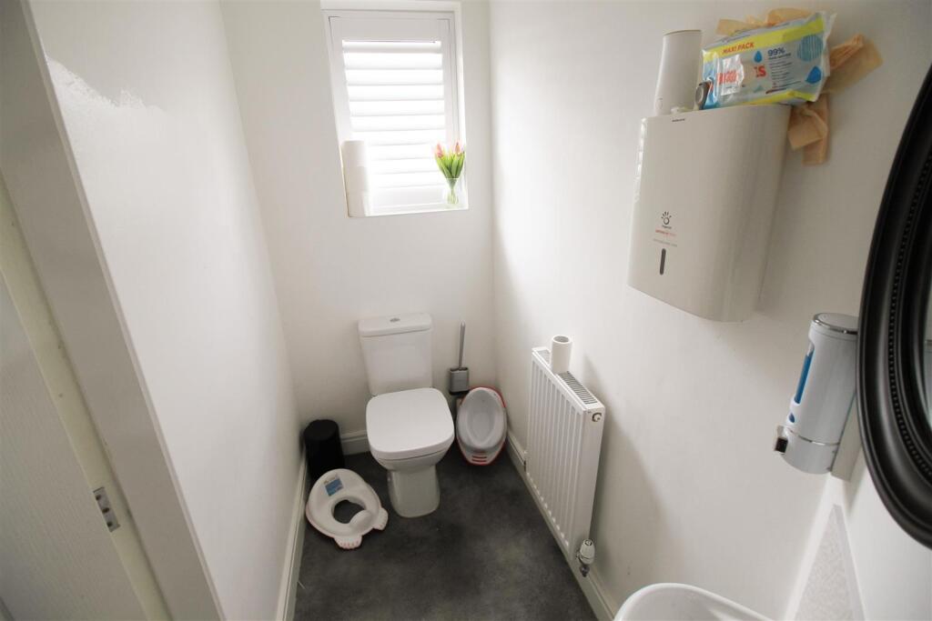 Downstairs toilet.jpg