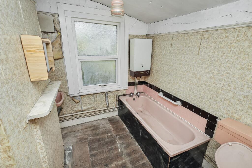 6 Tramway Avenue, Edmonton, N9 8PE