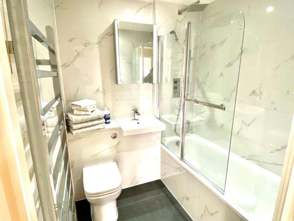 SH19 Bathroom 3