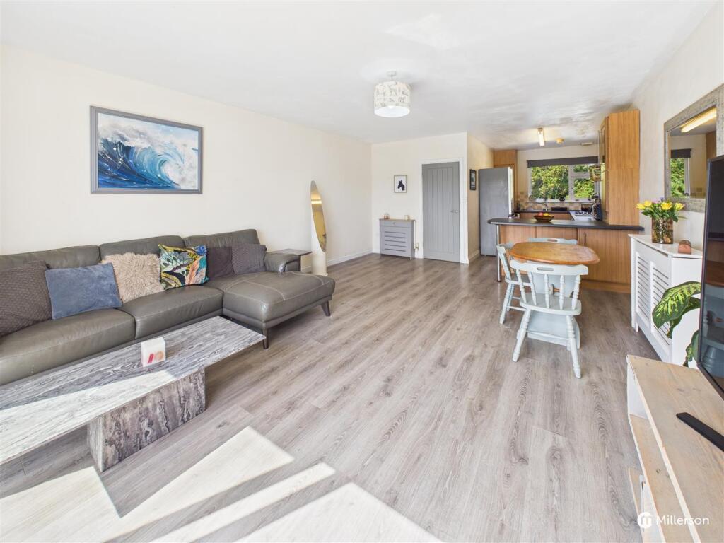 Kitchen / Diner / Lounge