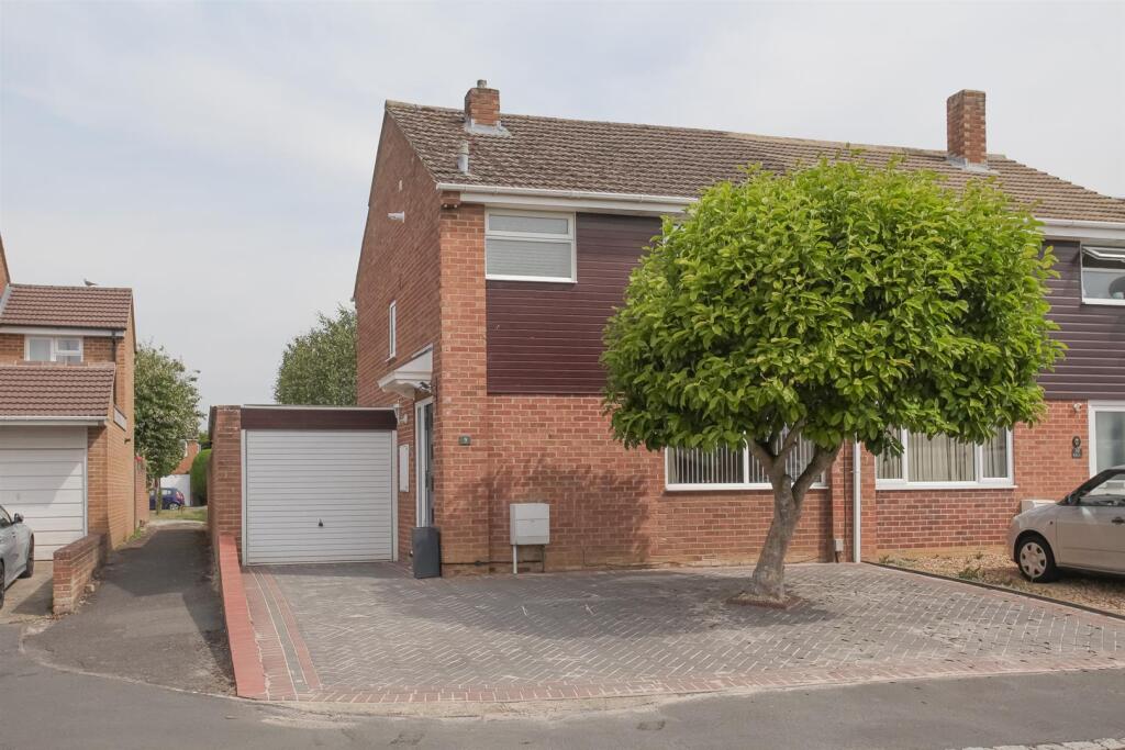 Front of property.jpg