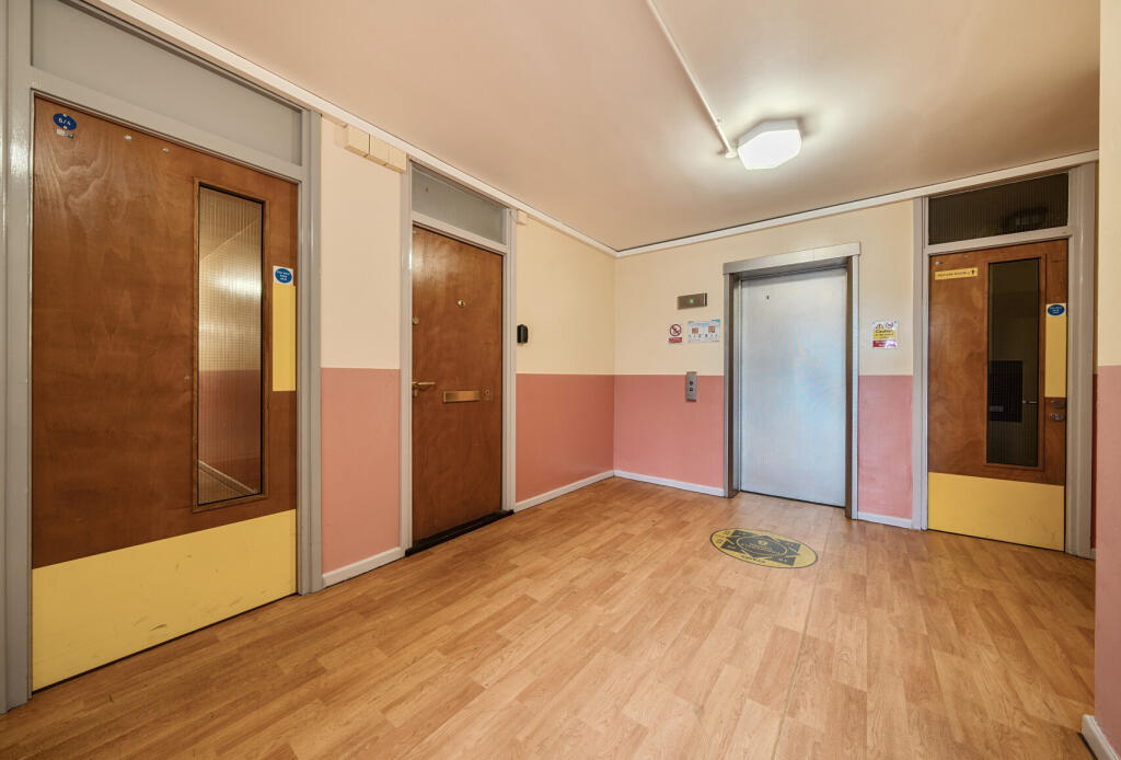 1298503-4-683f1f6...