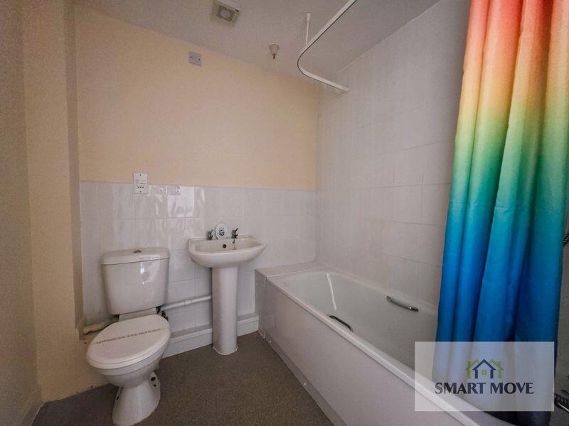 Bathroom (First Floor)