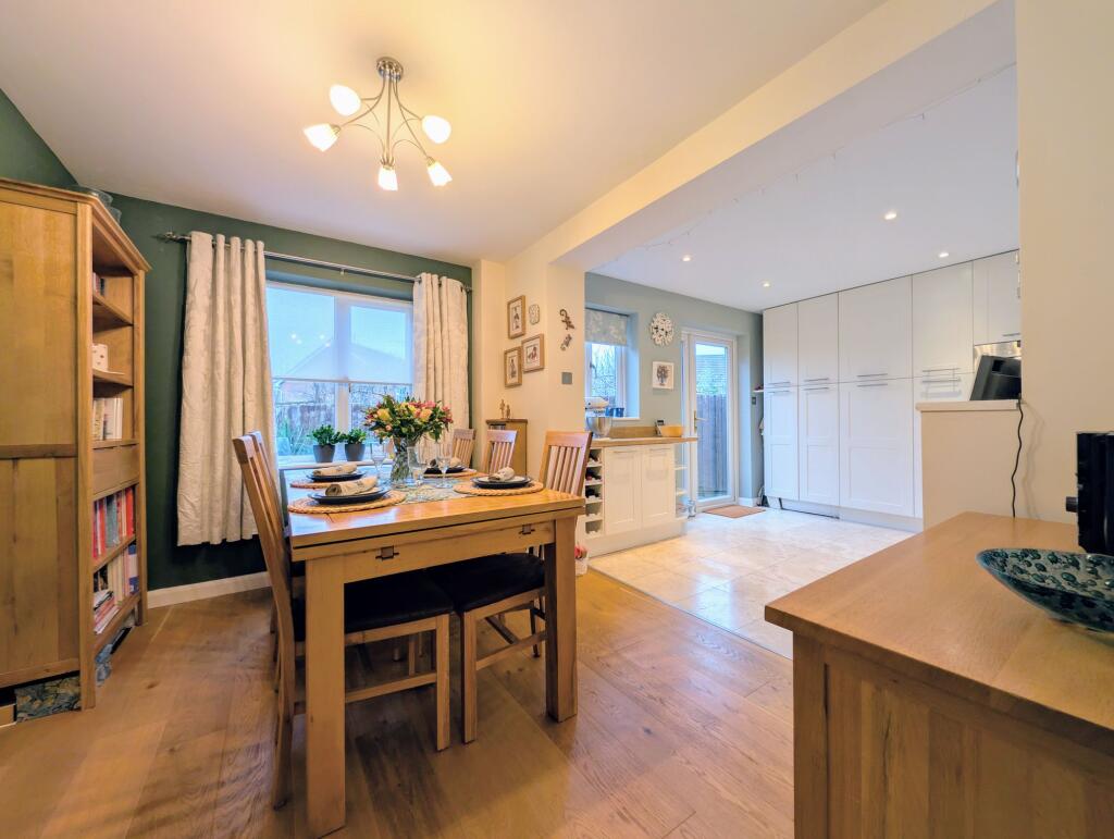 Dining/Kitchen Area
