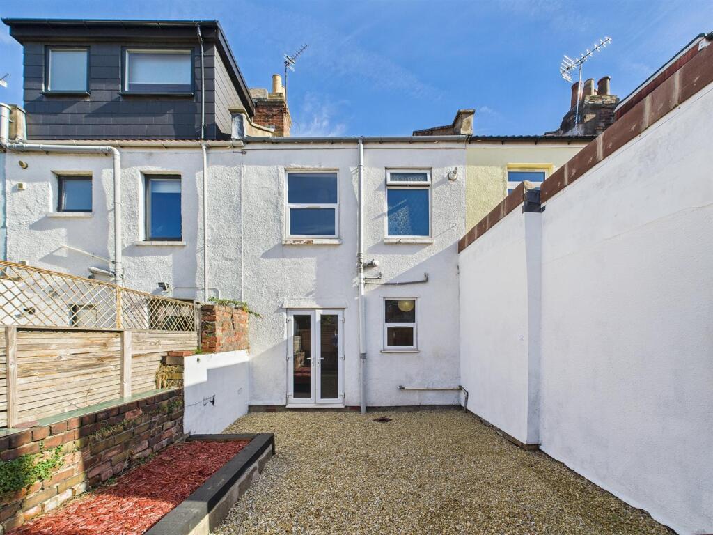 10 - Two bedroom terraced house.jpg