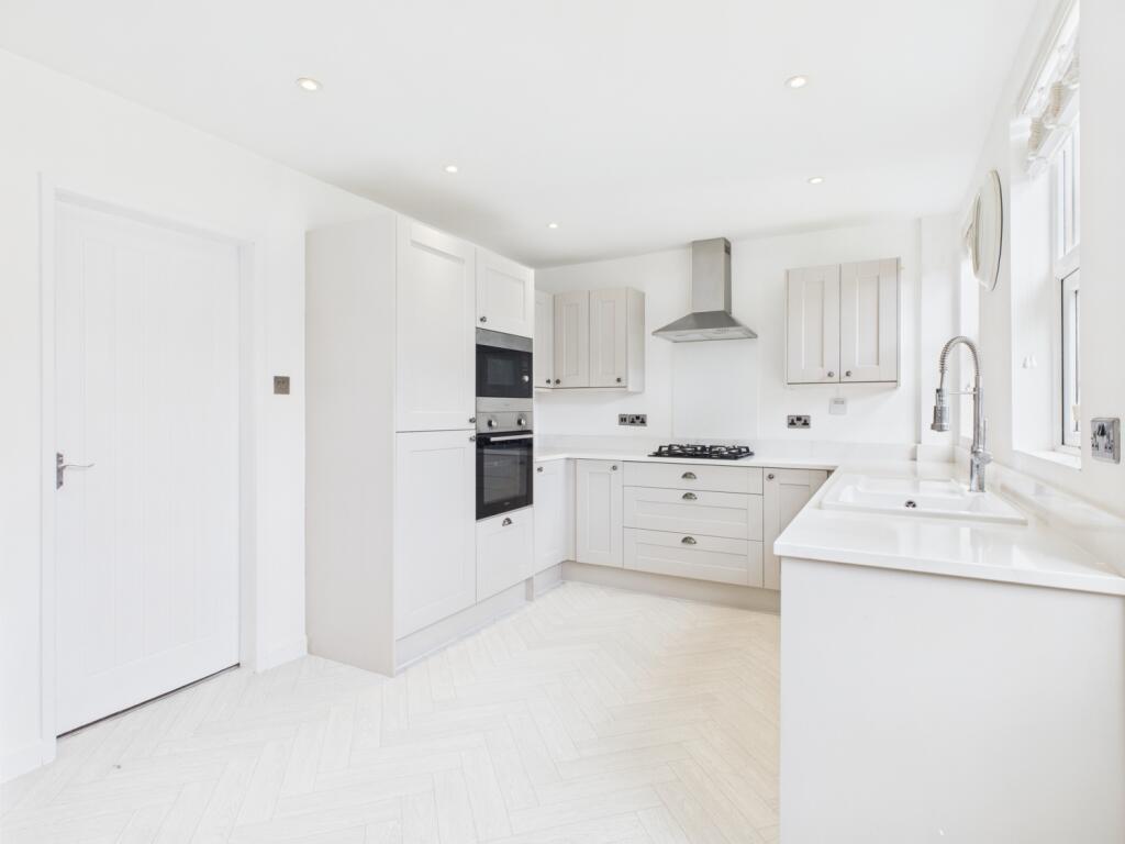 CAM04634G0-PR0043-STILL006