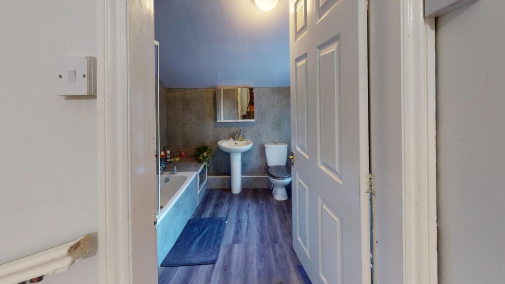 4-Annesley-Grove-Bathroom 2