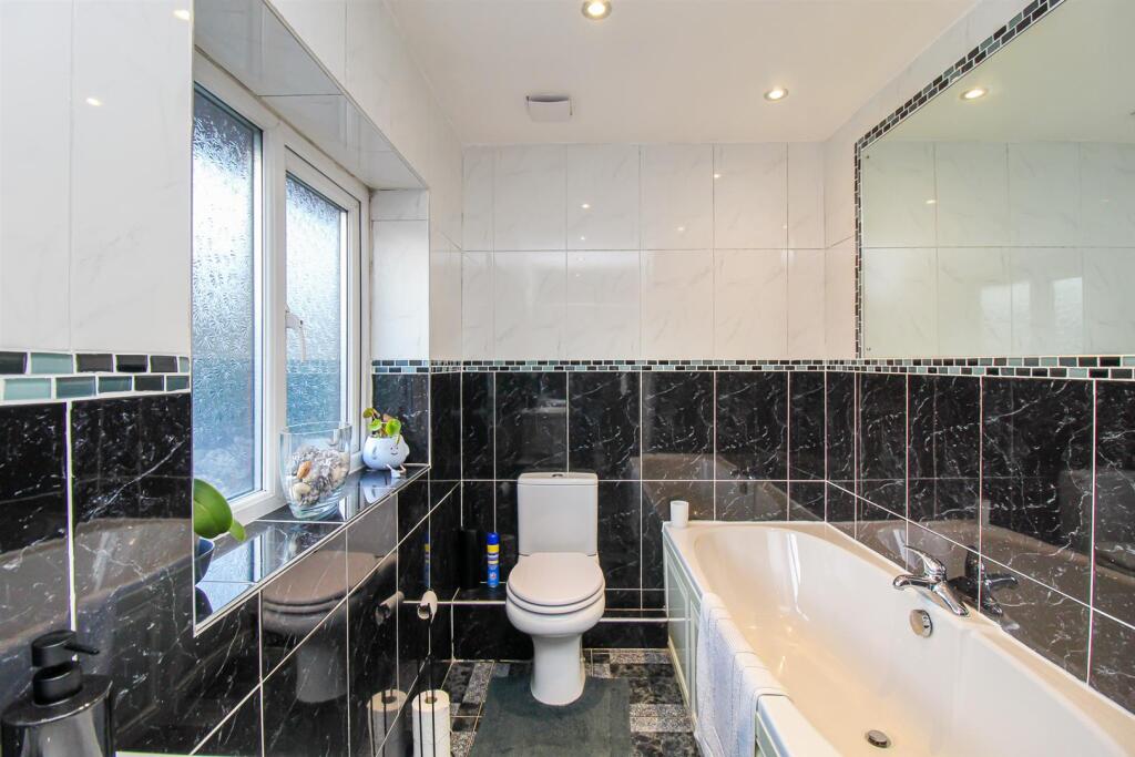 BATHROOM/W.C.