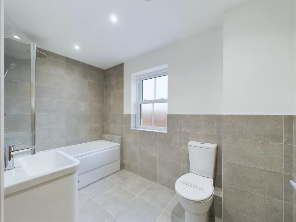 Ensuite to Bedroom 2