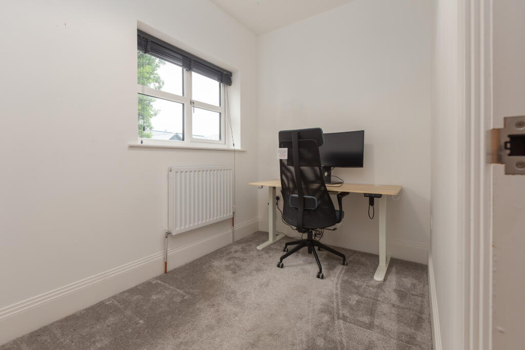 38 PARKSTONE DRIVE-6