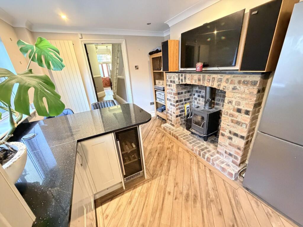 KITCHEN/BREAKFAST ROOM