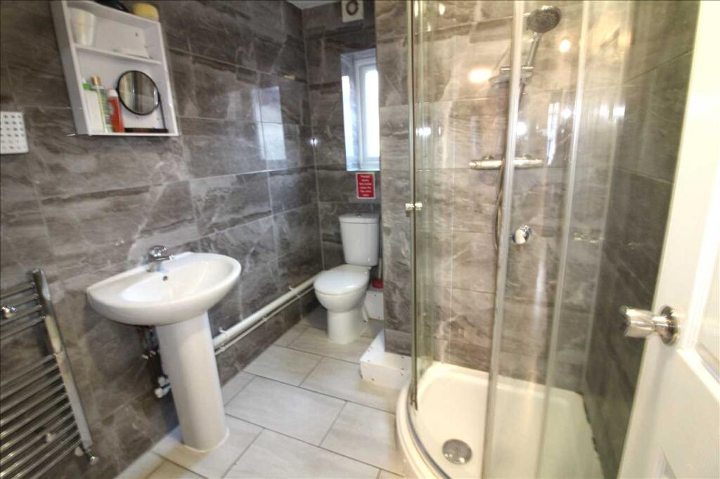 SHOWER ROOM