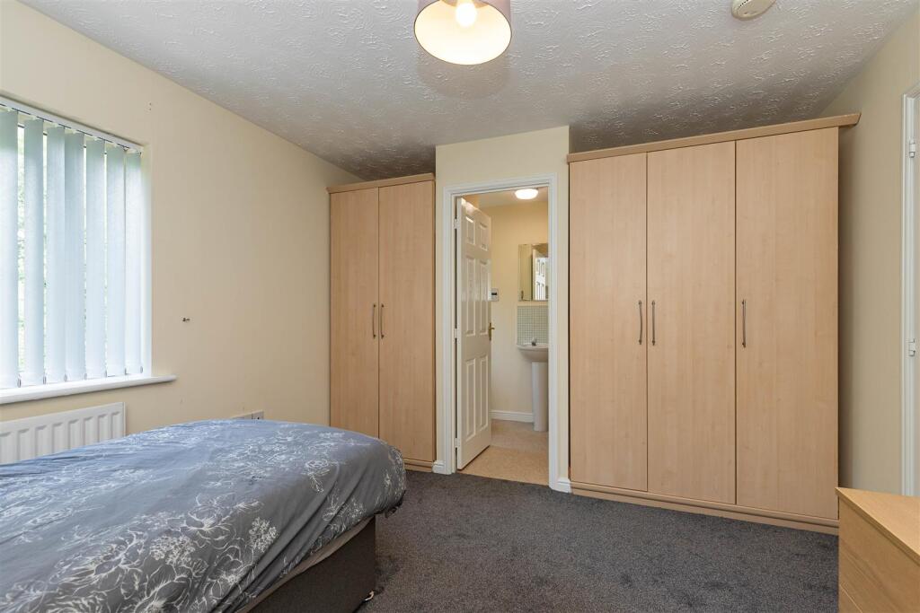29 Bullrushes Close-10.jpg