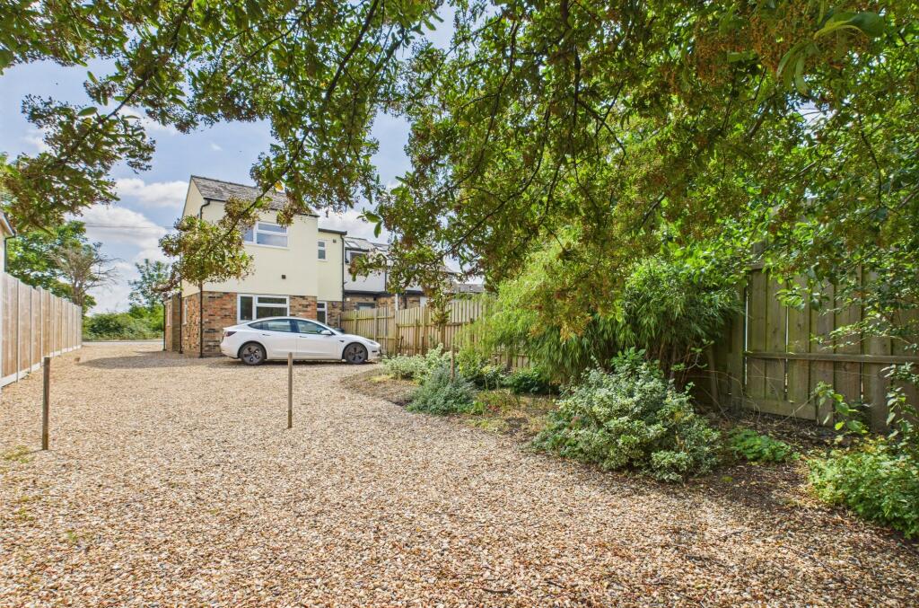 CAM02545G0-PR0424-STILL004