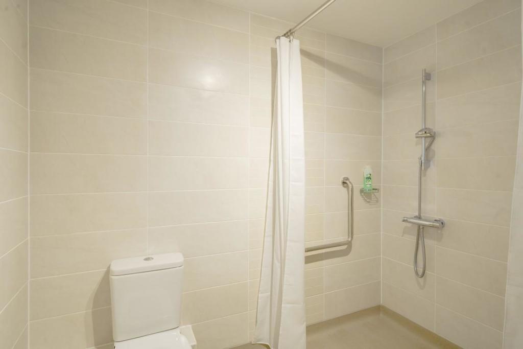 8504812_INTERIOR_20 (Medium).jpg