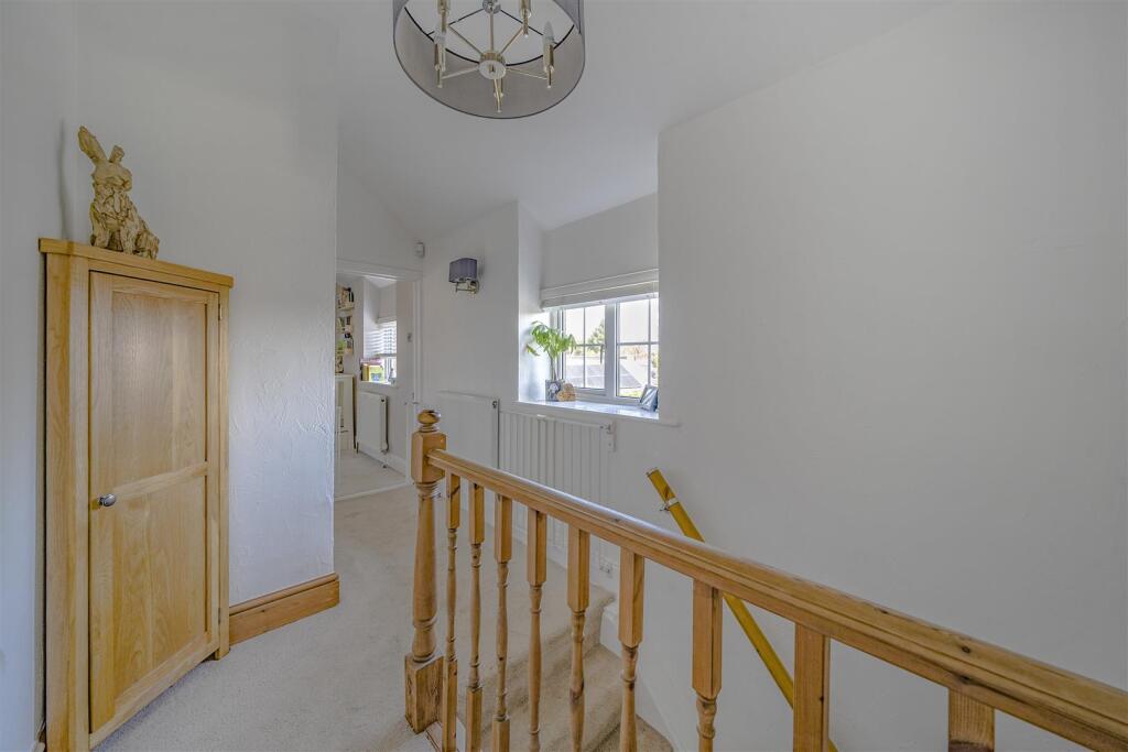 18 The Crescent, Pattishall (19).jpg