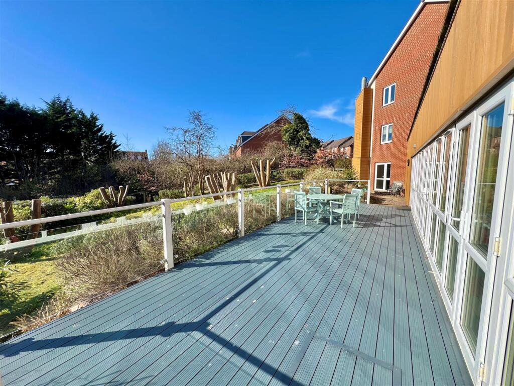 Communal Patio Terrace