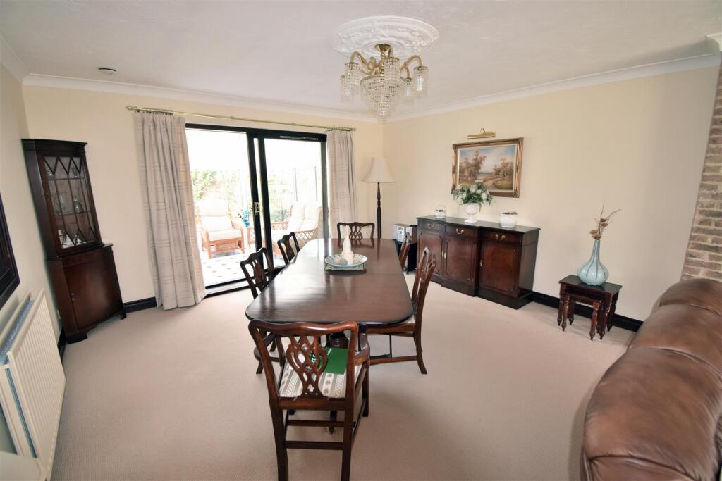 Lounge / Dining Room