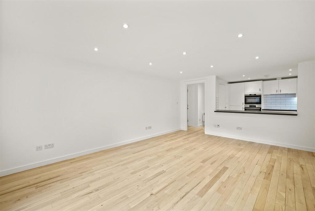 Flat 3, Angel Point - AVij1ZM9QNmNBrOUGotZ.jpg