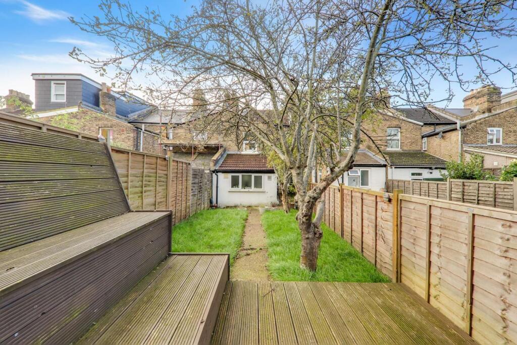 15-dddaJHPropWorld - 139 Perry Rise - 43-medium.jp